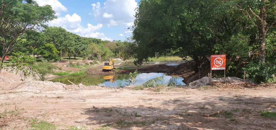 Prefeitura inicia revitalização de lago no Jardim Aquarius