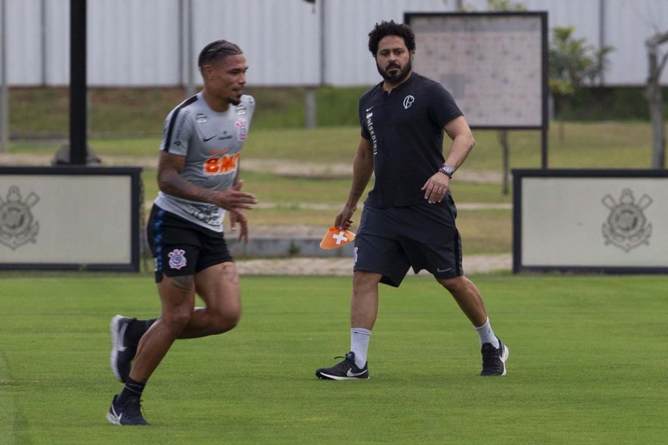 Junior Urso volta a treinar no Corinthians