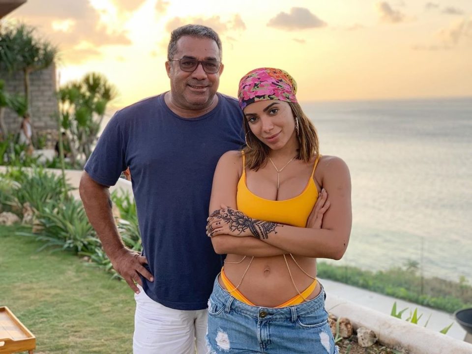 Anitta comemora descoberta de novo irmão após exame de DNA