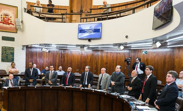 Salários fora da realidade levantam suspeitas na Câmara de Marília