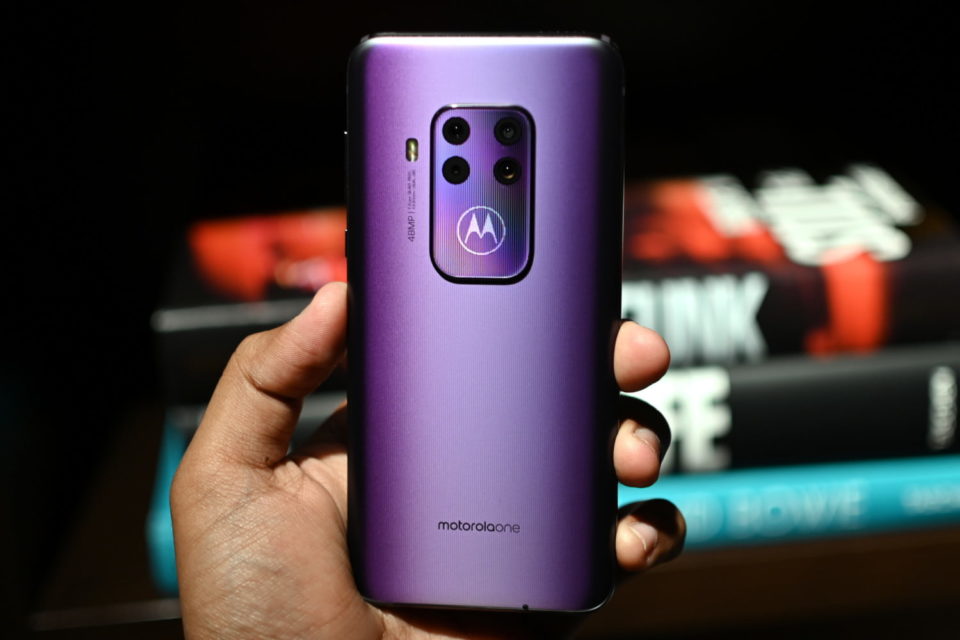 Motorola One Zoom brinca com quatro câmeras diferentes