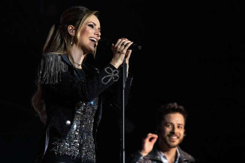 ‘Não foi fácil’, diz Sandy após cantar doente em São Paulo