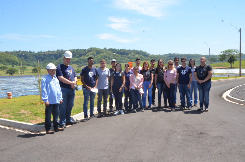 Alunos de Engenharia Civil da Católica visitam obra da ETE