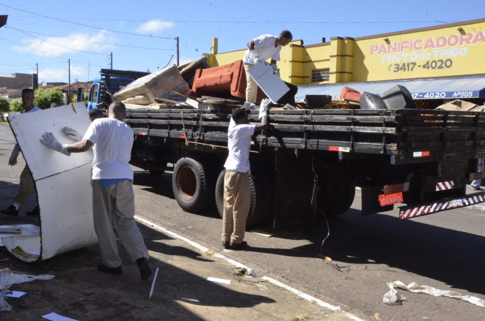 Mutirão “Cidade Limpa” soma 174 toneladas na zona norte