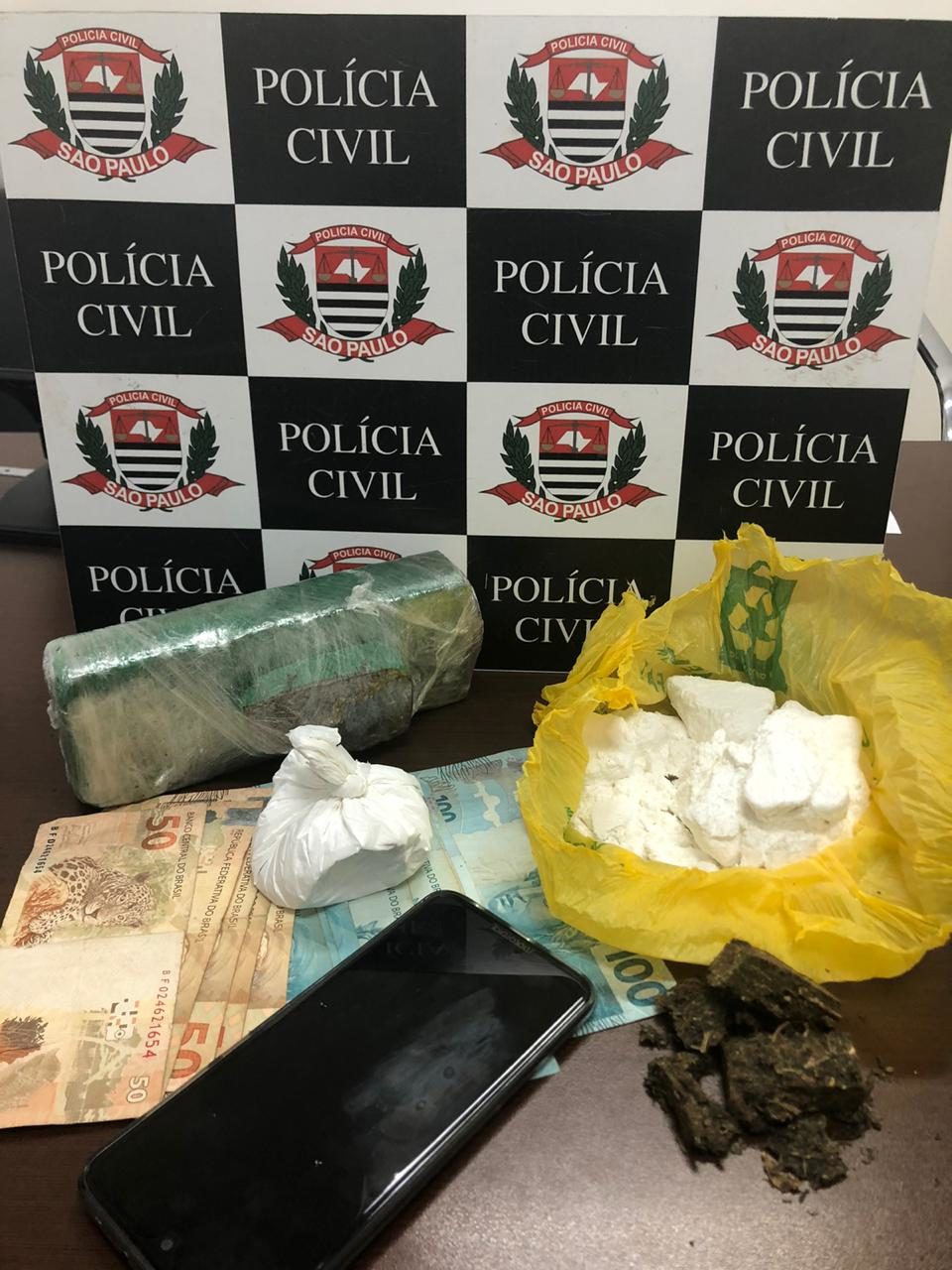 Investigação da Dise prende traficante com cocaína e maconha na região