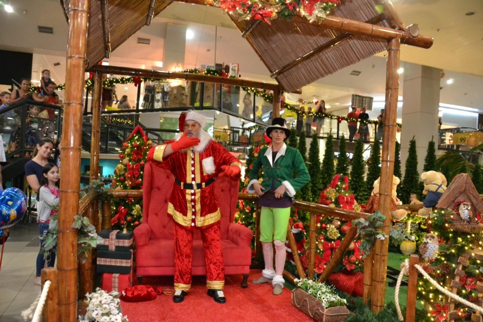 Papai Noel chega na Floresta Encantada do Esmeralda Shopping