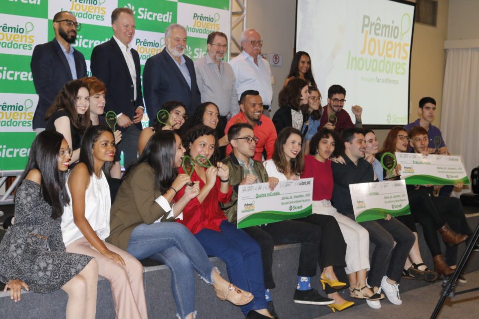 Finalistas do Prêmio Jovens Inovadores Sicredi levam R$ 15 mil