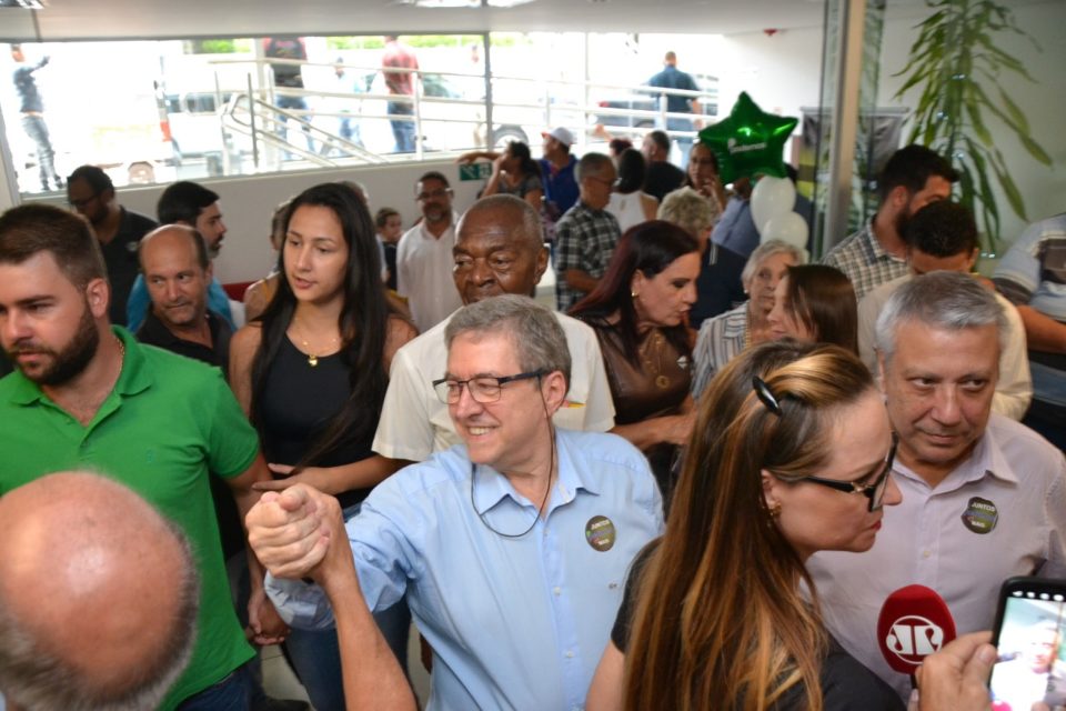 Camarinha reúne apoiadores em evento para troca de partido