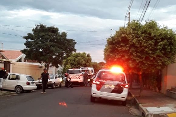 Homem tenta fugir da PM, causa acidente e acaba preso