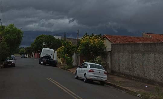 Tempo vira e Marília tem alerta para perigo de tempestade