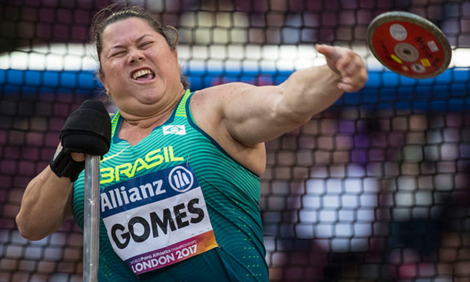 Beth Gomes bate 3º recorde mundial aos 54 anos