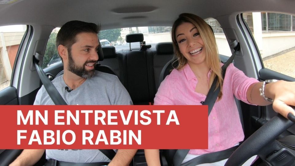 MN entrevista humorista Fábio Rabin a bordo de um Virtus da Comasa