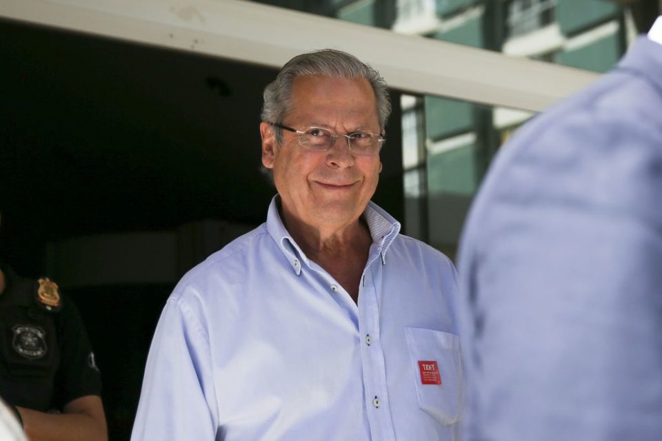 Ex-ministro petista José Dirceu é solto