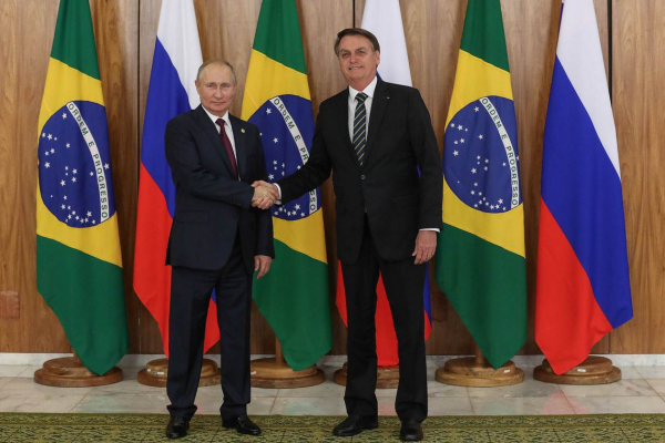 Embaixada russa ‘troca’ Bolsonaro por Temer em post sobre Brics