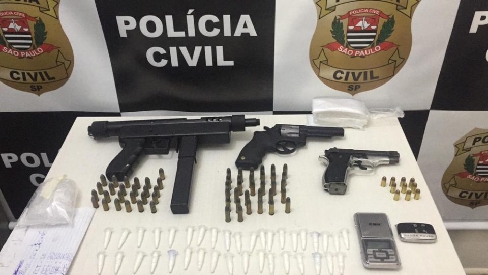 Polícia faz prisões e apreende armas de grosso calibre durante operação