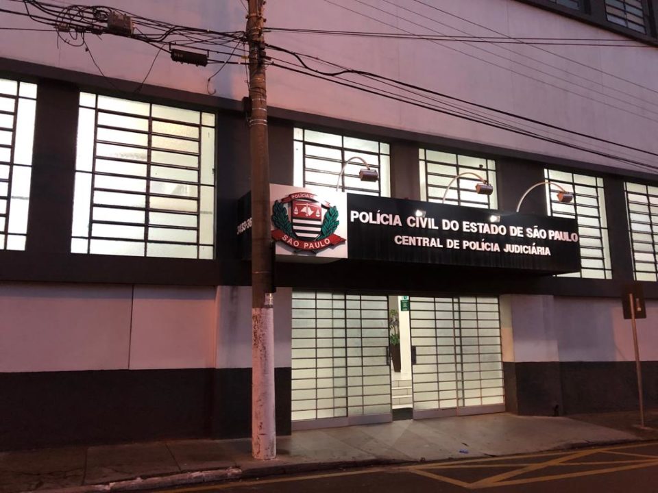 Empresário encontra arma em barracão na Av. Nelson Spielmann