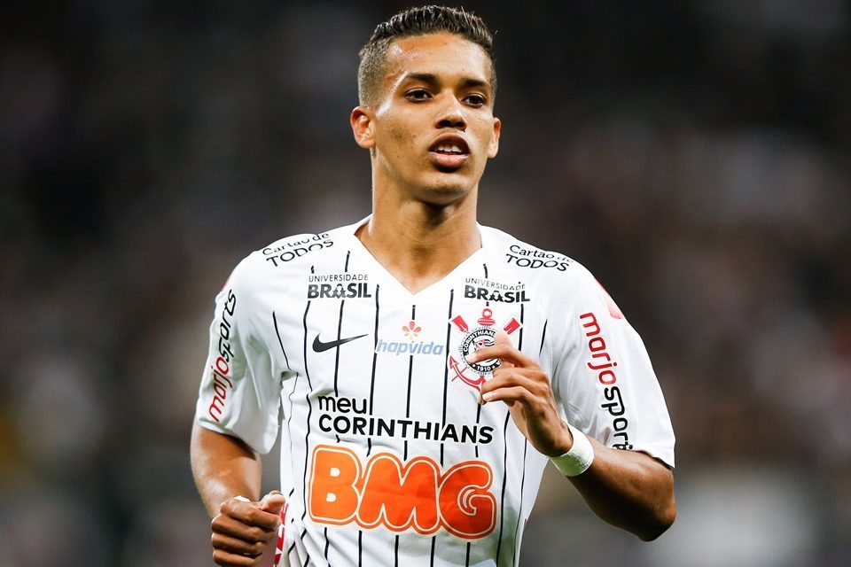 Pedrinho volta a treinar no Corinthians