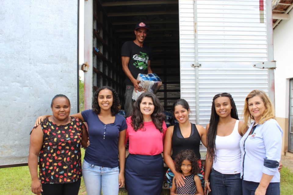 Fundo Social faz entrega de cestas básicas para famílias carentes