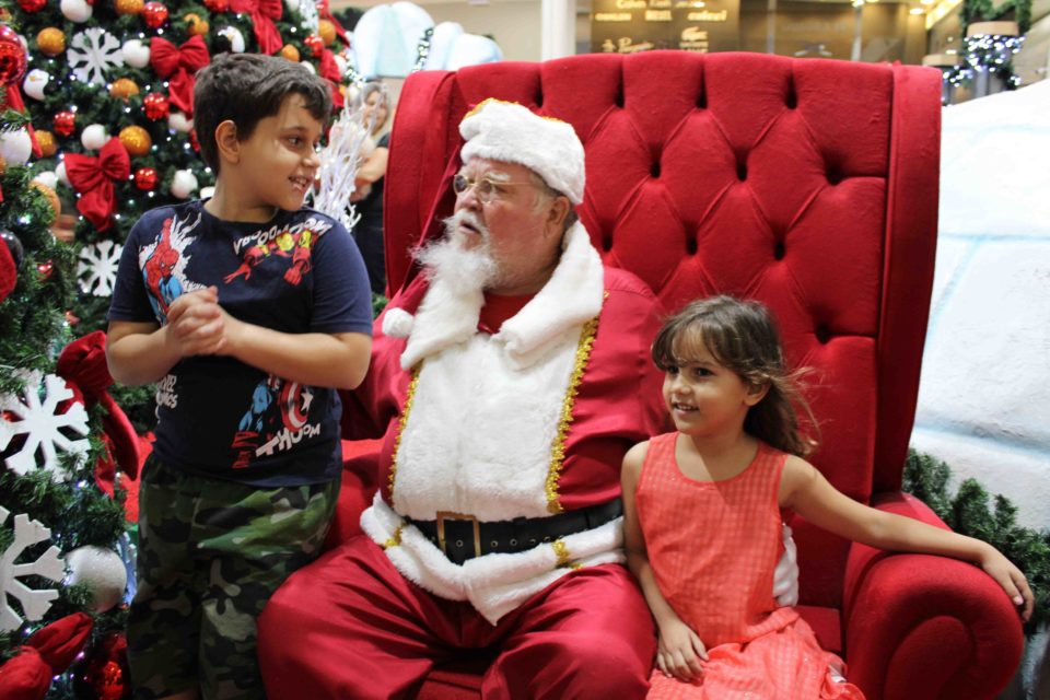 Papai Noel do Marília Shopping recebe cartinhas e entrega presentes