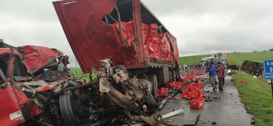 Mariliense morre em acidente com quatro caminhões no Paraná