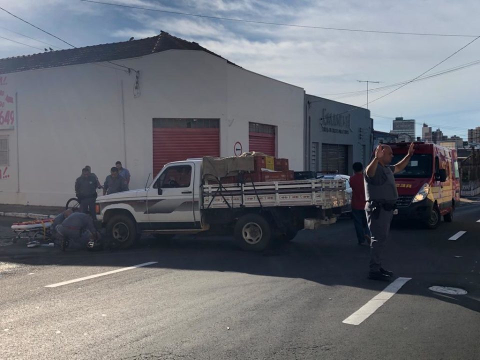 Motociclista fica ferido em acidente com caminhonete no Centro