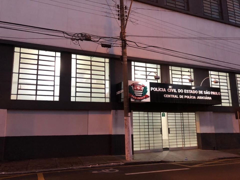 Entregador tem moto furtada em frente a residência no Jardim Guarujá