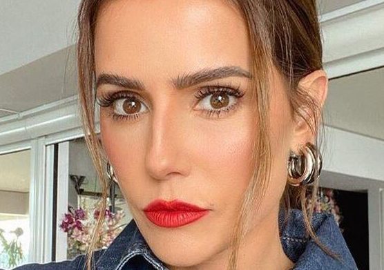 Deborah Secco fala sobre relacionamento com homem casado