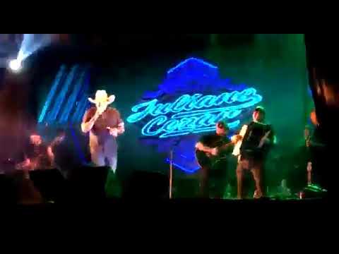 Cantor sertanejo morre após sofrer parada cardíaca durante show