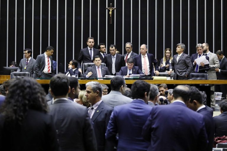 Congresso aprova fundo eleitoral de R$ 2 bilhões