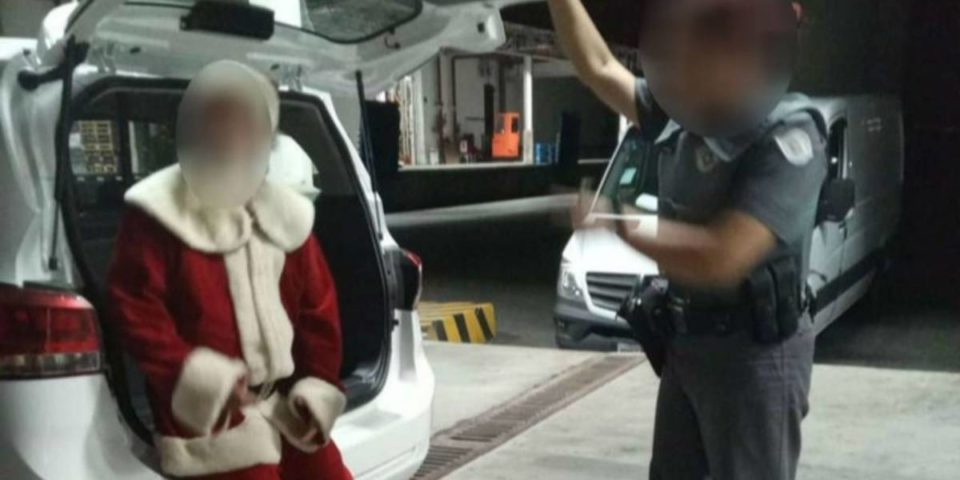 Papai Noel é preso por exibir pornografia para crianças no interior