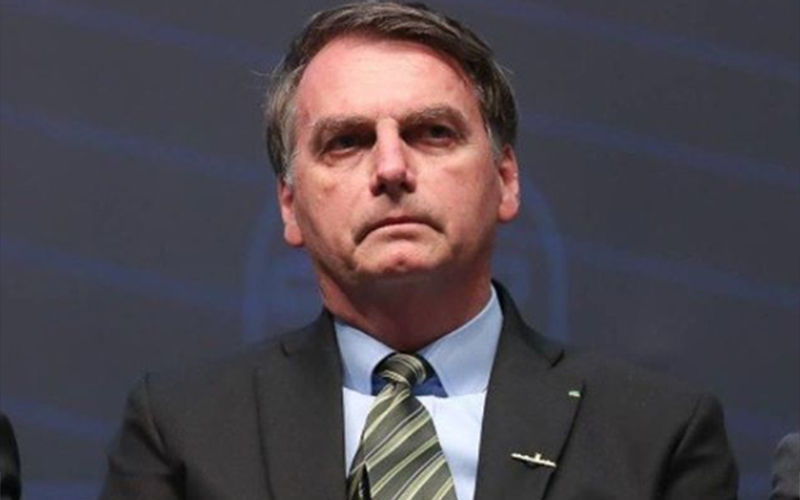 Bolsonaro cai no banheiro e vai para Hospital das Forças Armadas