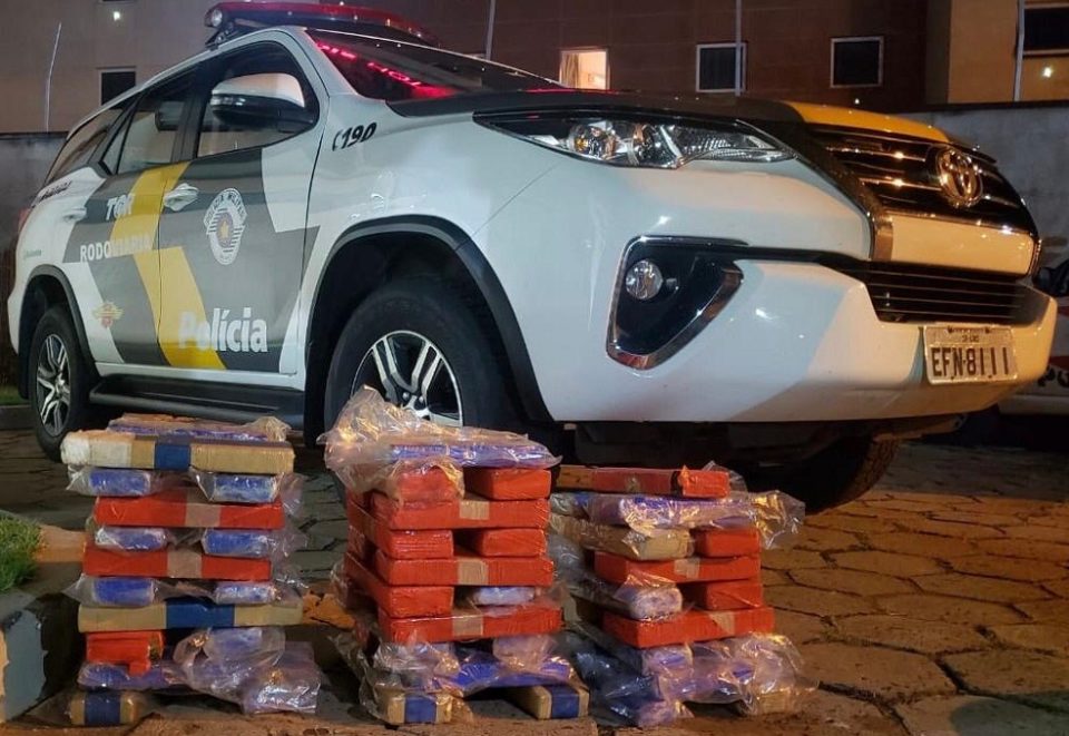 Polícia detém quatro e apreende mais de 40 quilos de maconha na região