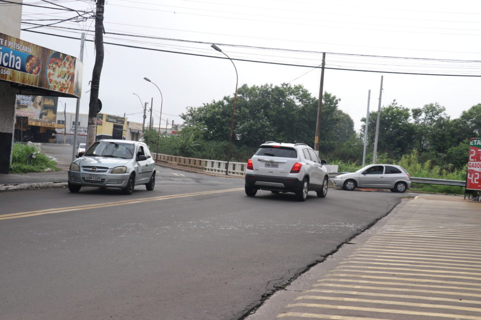 Prefeitura e Emdurb instalam novo semáforo na zona Oeste