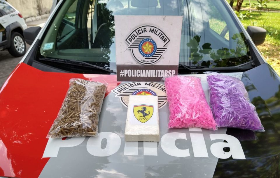 Homem é preso com tablete de cocaína em Garça