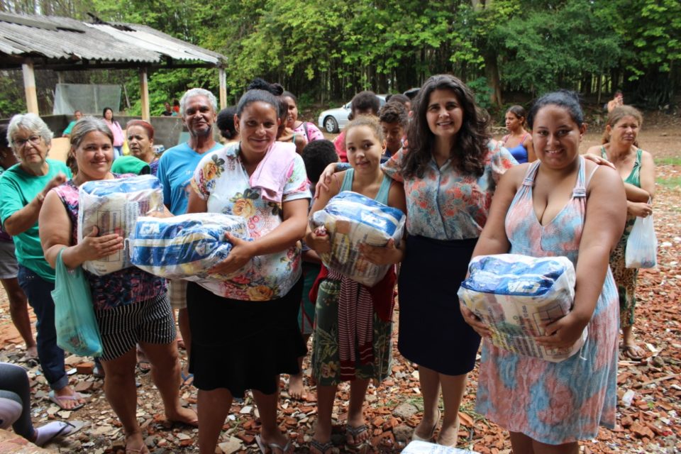 Fundo Social faz entrega de cestas básicas a famílias da Cotracil