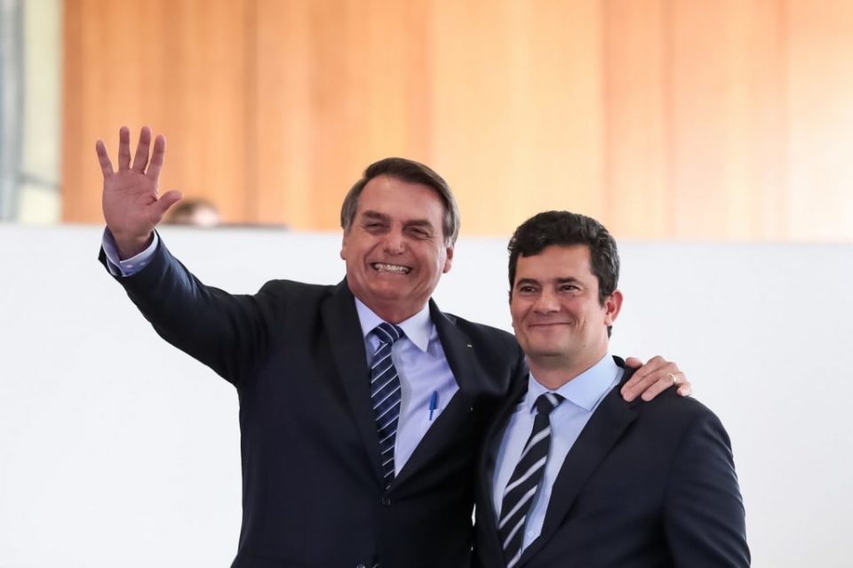 Bolsonaro brinca com a possibilidade de Moro ocupar a Presidência
