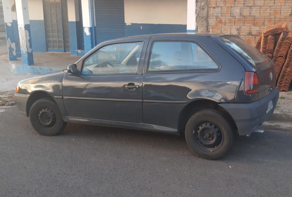 Carro furtado é recuperado pela PM na zona Sul