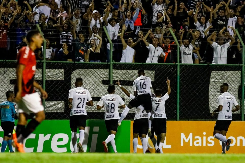 Corinthians vence e avança às semifinais da Copinha