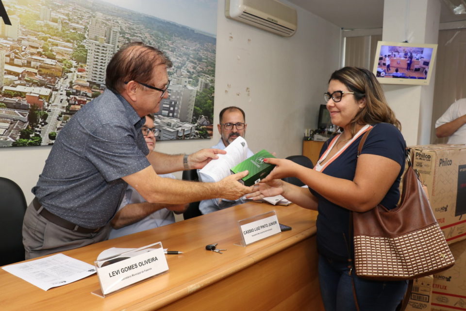 Prefeitura faz entrega dos prêmios do sorteio do IPTU