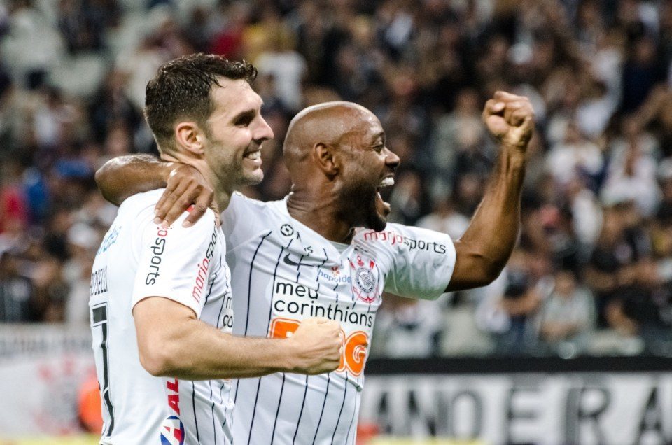 Com três de Boselli, Corinthians goleia Botafogo pelo Paulistão