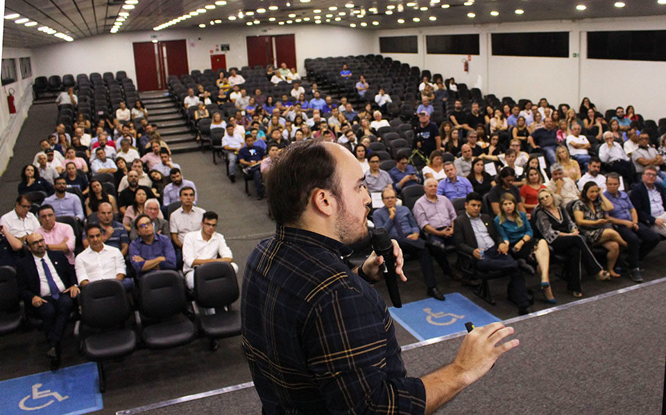 Unimar recebe a palestra “Efeito Estônia” em parceria com a Acim e Codem