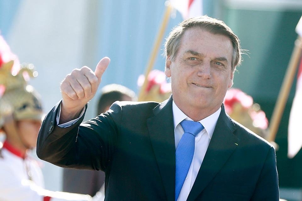 Bolsonaro sinaliza aprovar fundo eleitoral para evitar crime