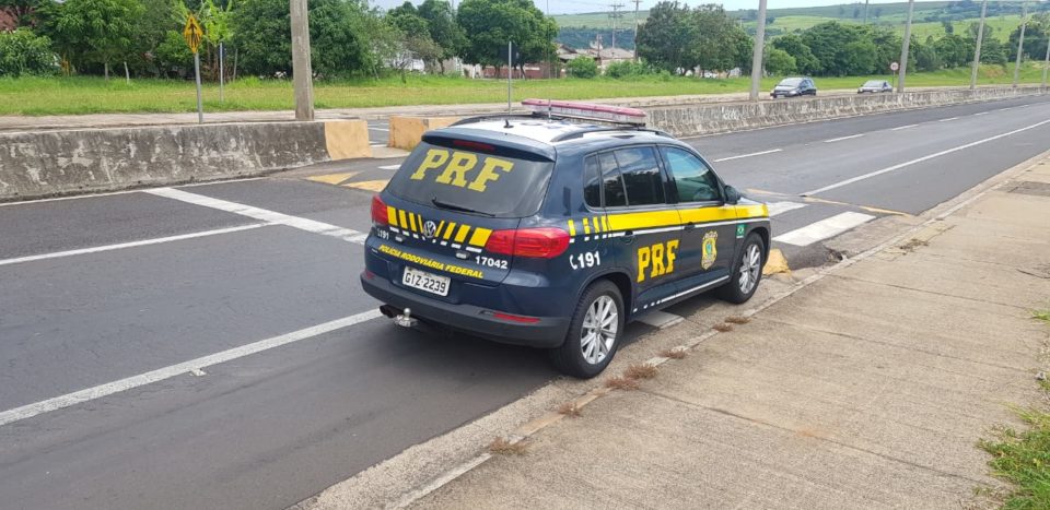 PRF impede mulher de cometer suicido na BR-153 em Marília