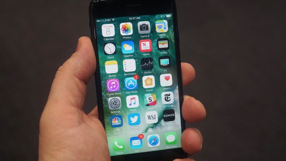 iPhone ‘baratinho’ pode ser lançado em março, diz agência
