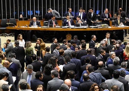 Impasse jurídico no Orçamento desafia equipe econômica