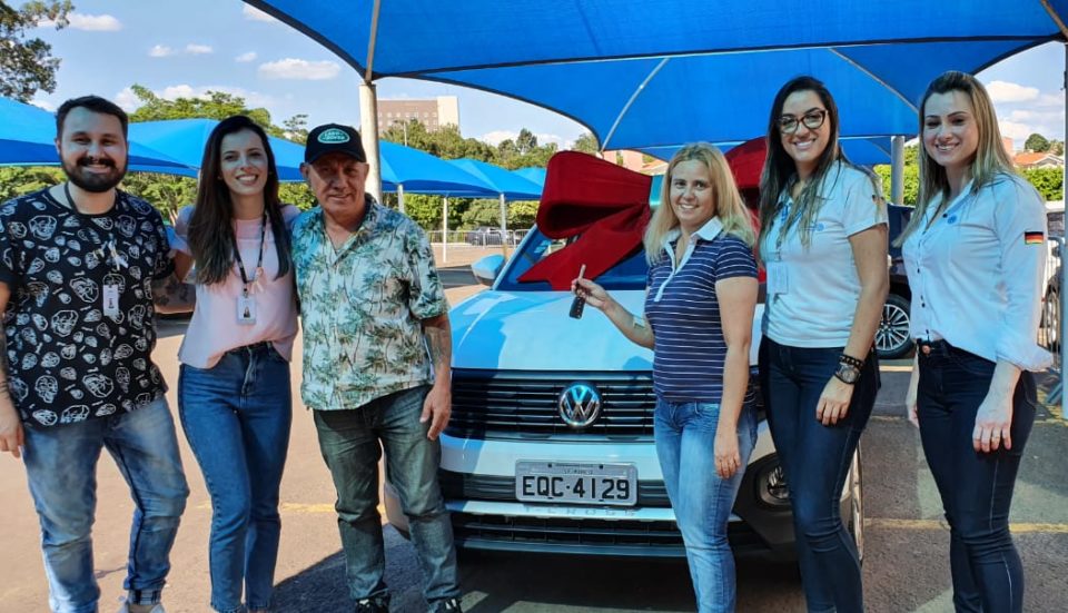 Ganhadora da campanha de Natal do Marília Shopping recebe T-Cross