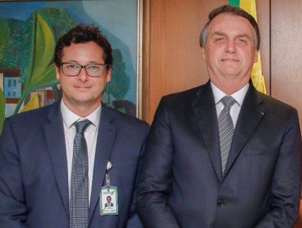 Bolsonaro diz que está ‘tudo ok’ e chefe da Secom fica após grave denúncia