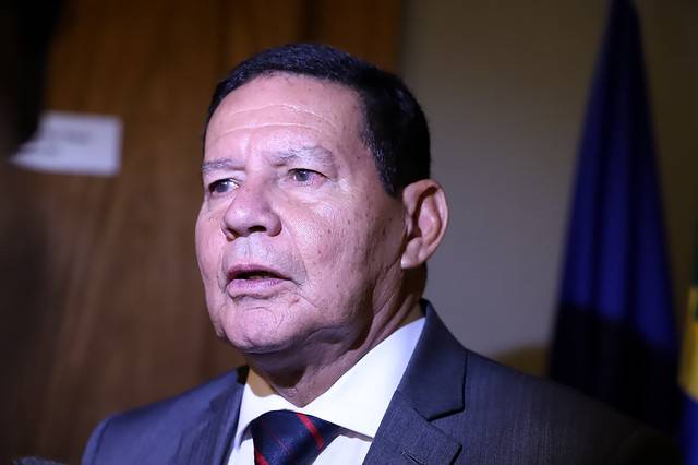 Hamilton Mourão recupera espaço no Planalto