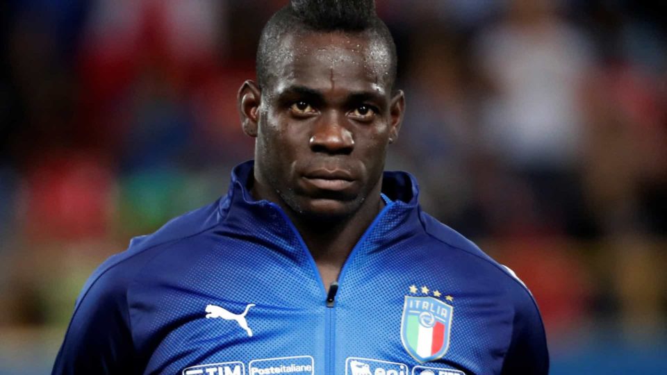 Balotelli critica torcedores da Lazio por abusos raciais