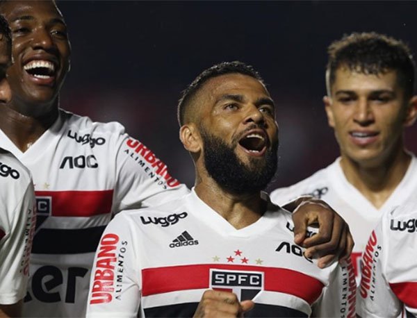 São Paulo estreia no Paulistão com vitória sobre Água Santa